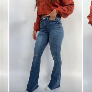 Willow Boutique SARAH DISTRESSED MEDIUM WASH FLARES